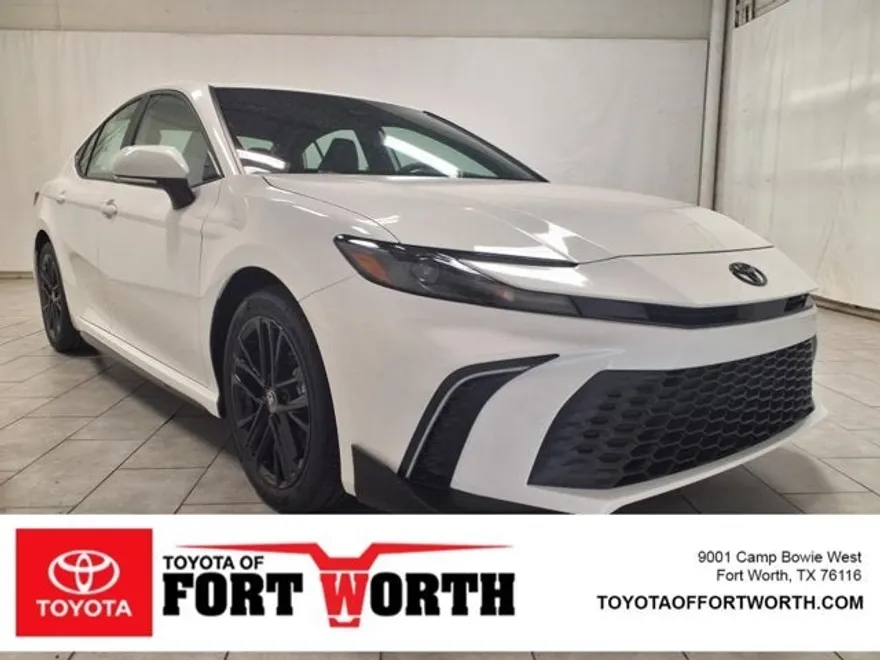 2025 Toyota Camry SE photo 1