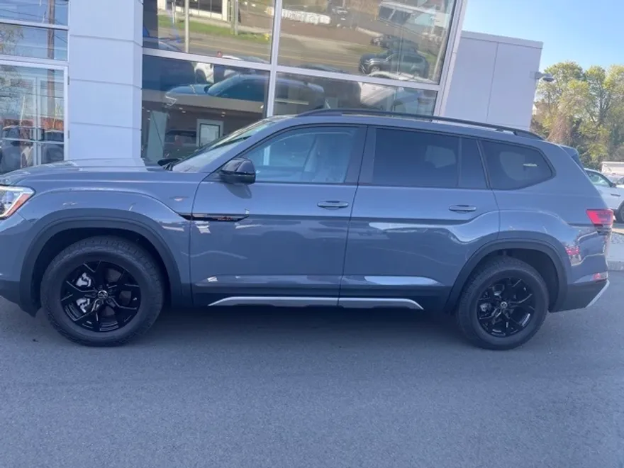 2025 Volkswagen Atlas Peak Edition SE photo 1