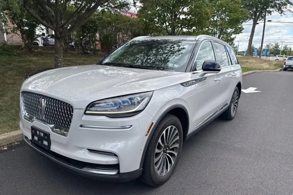 2023 Lincoln Aviator Reserve photo 1