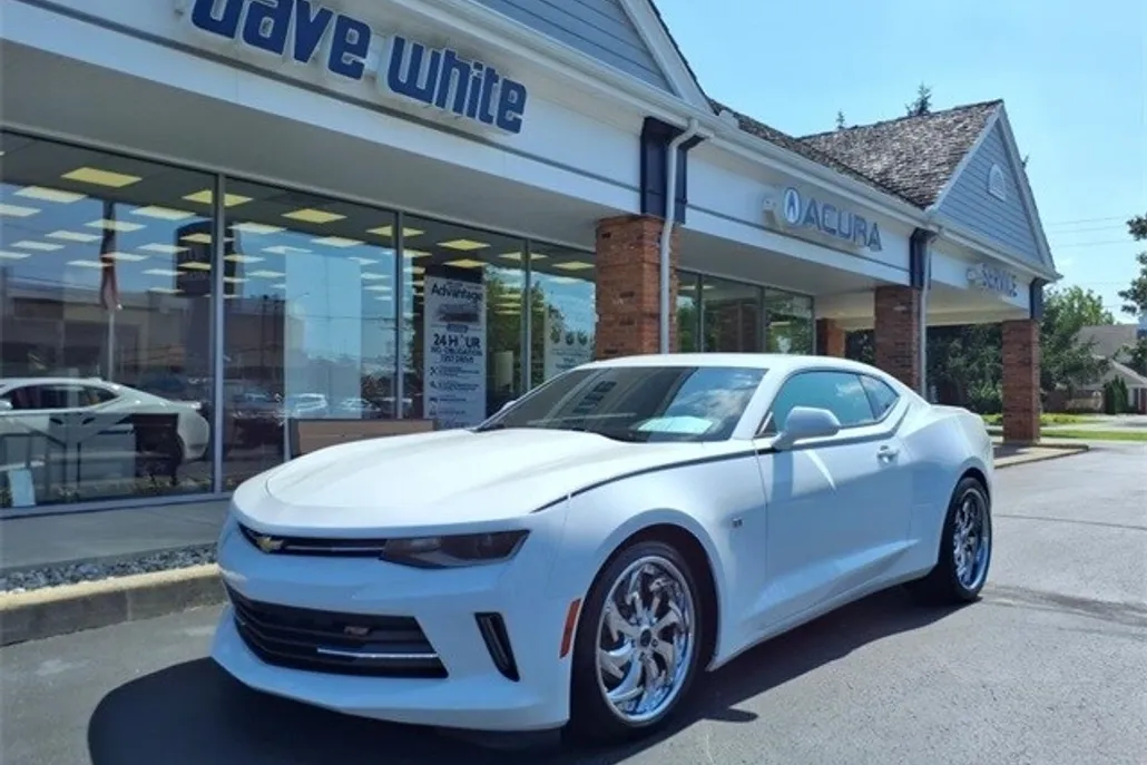 2016 Chevrolet Camaro 1LT photo 1