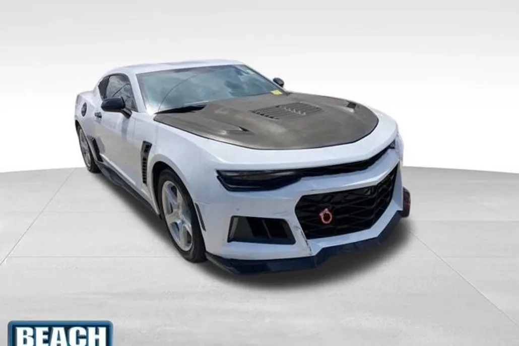 2023 Chevrolet Camaro 2LT photo 1