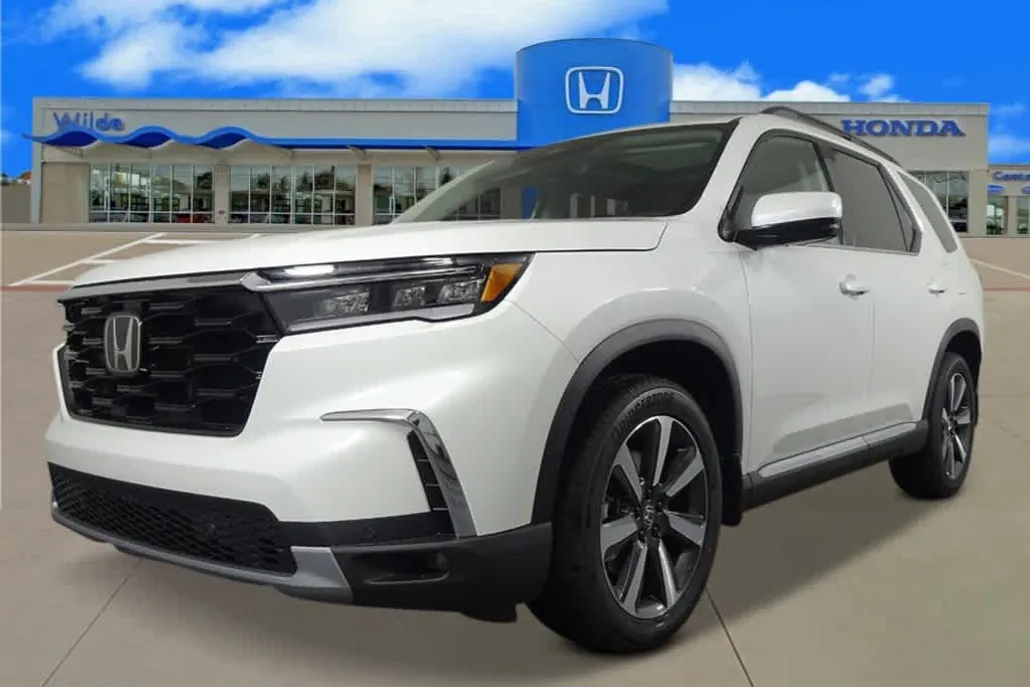 2025 Honda Pilot Touring photo 1