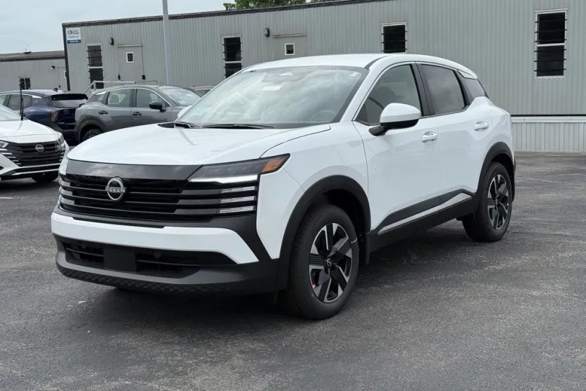 2025 Nissan Kicks SV photo 1