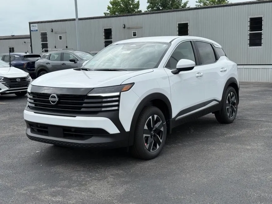 2025 Nissan Kicks SV photo 1
