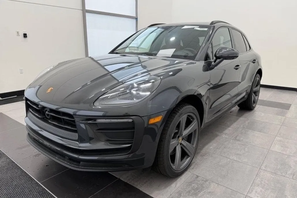 2025 Porsche Macan Base photo 1