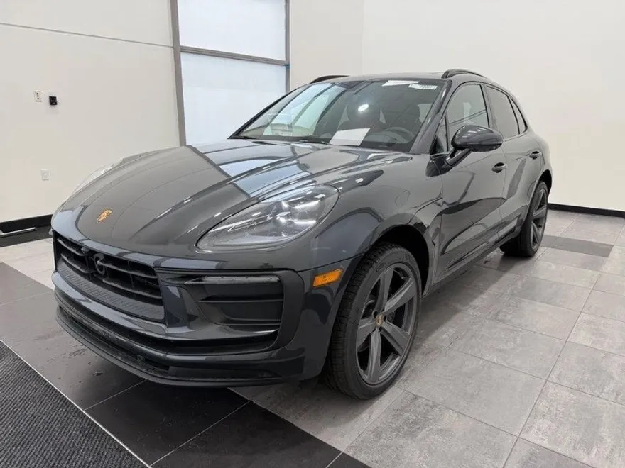 2025 Porsche Macan Base photo 1