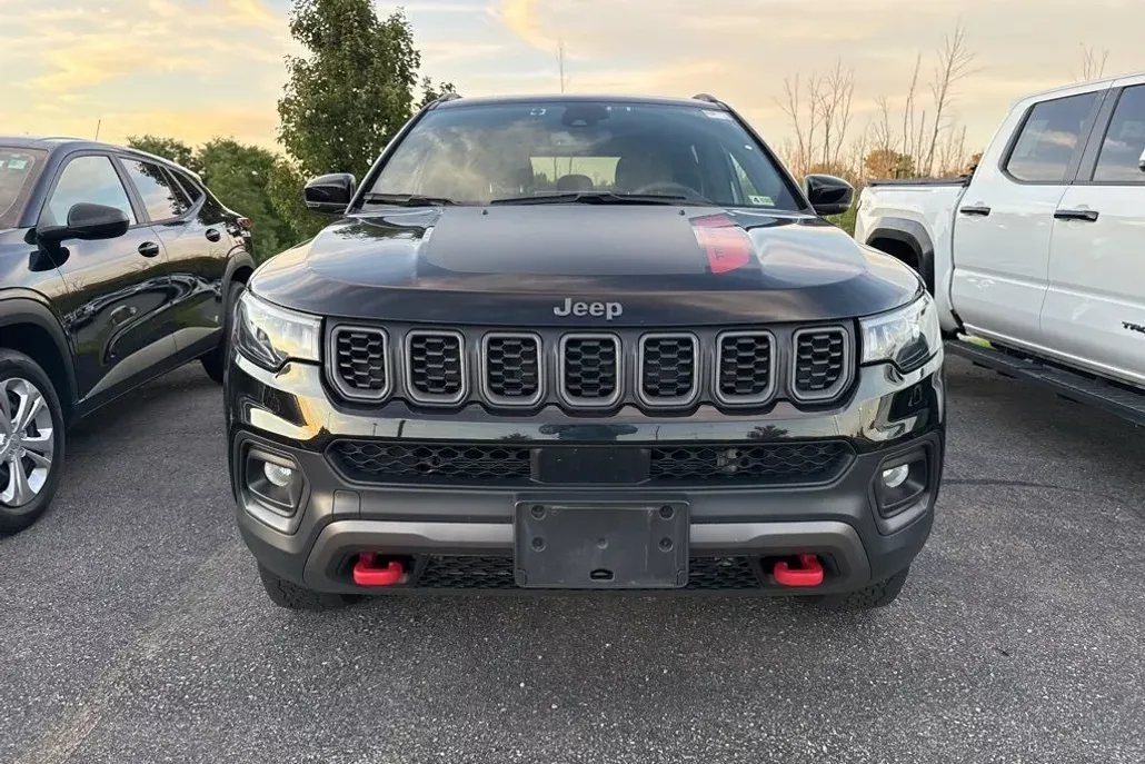 2024 Jeep Compass Trailhawk photo 1