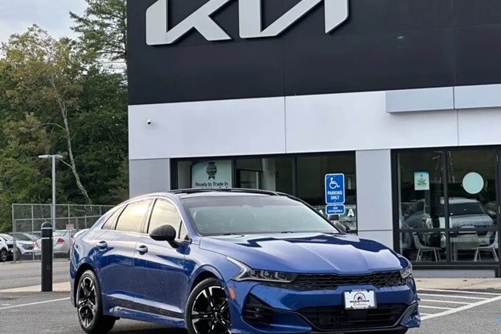2022 Kia K5 GT-Line photo 1