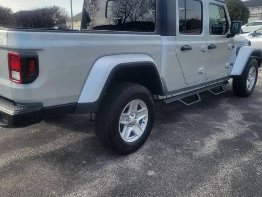 2023 Jeep Gladiator Sport photo 1