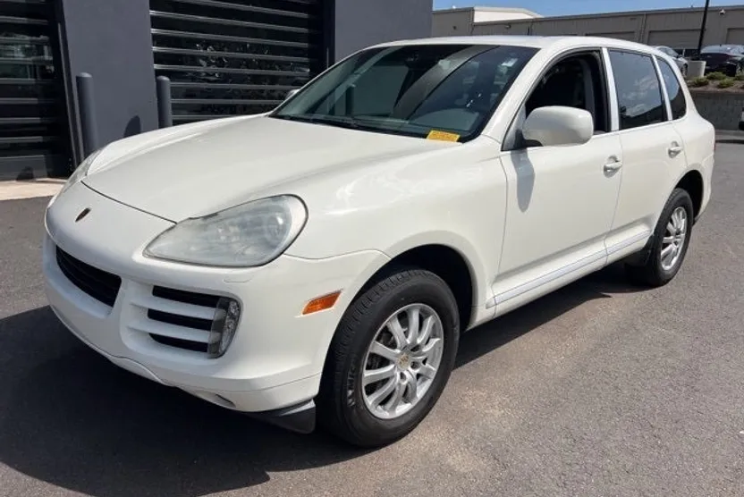 2010 Porsche Cayenne Base photo 1