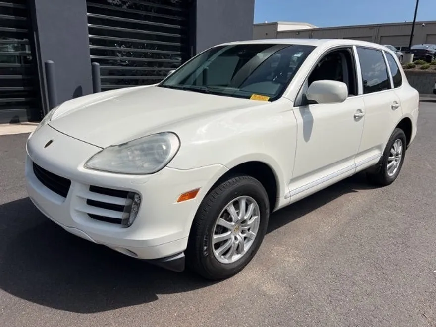 2010 Porsche Cayenne Base photo 1