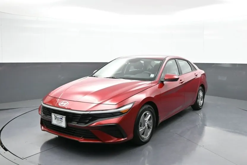 2025 Hyundai Elantra SE photo 1