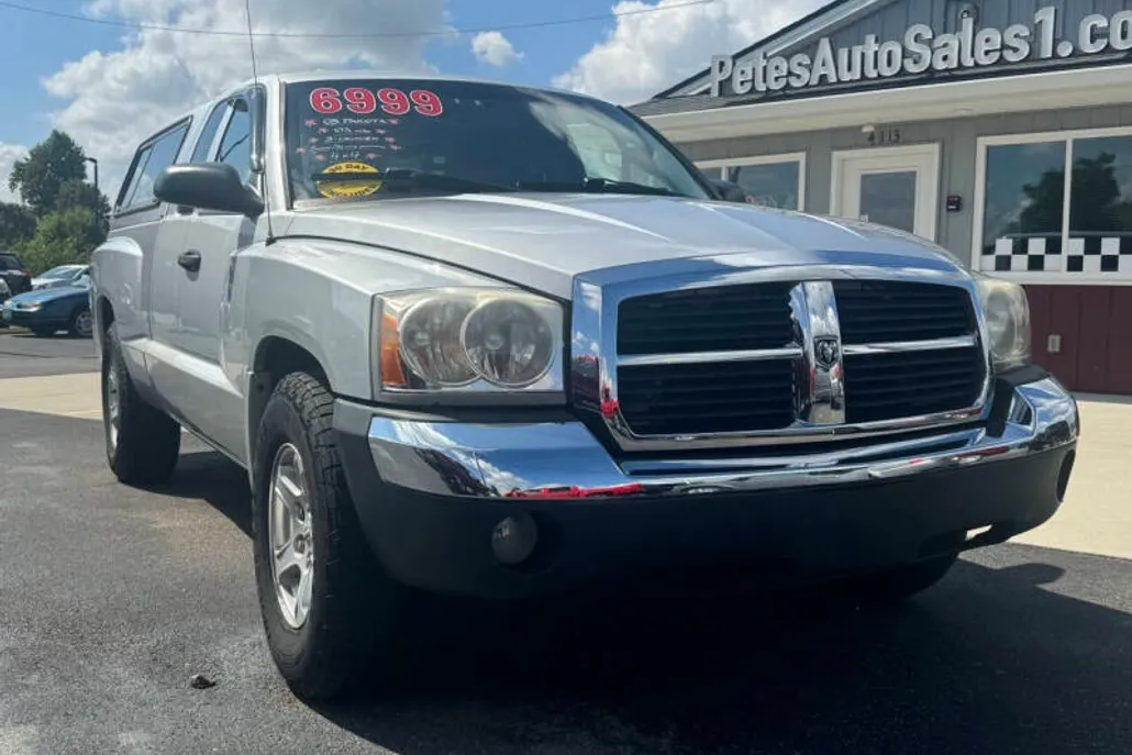 2005 Dodge Dakota SLT photo 1