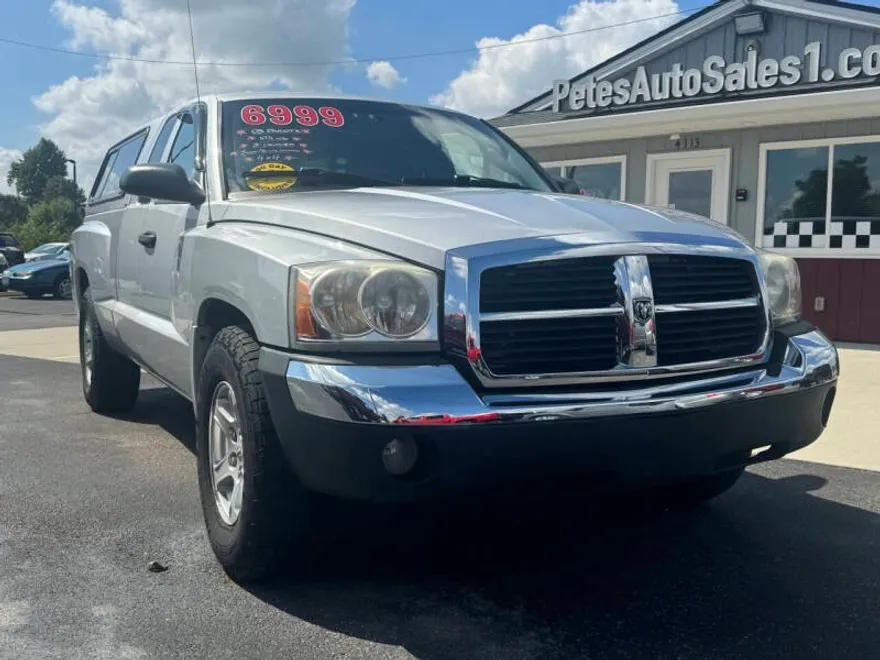 2005 Dodge Dakota SLT photo 1
