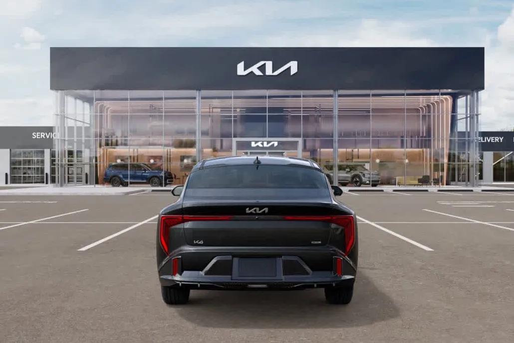 2025 Kia K4 GT-Line photo 1