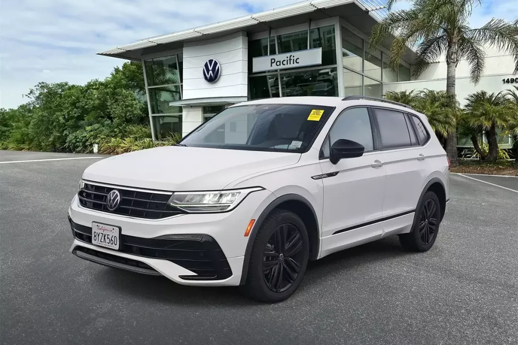2022 Volkswagen Tiguan SE R-Line Black photo 1
