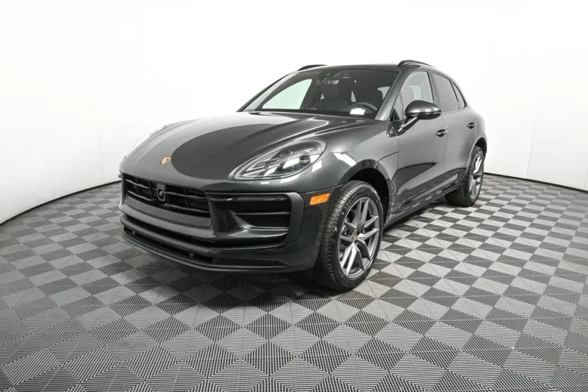 2026 Porsche Macan T photo 1