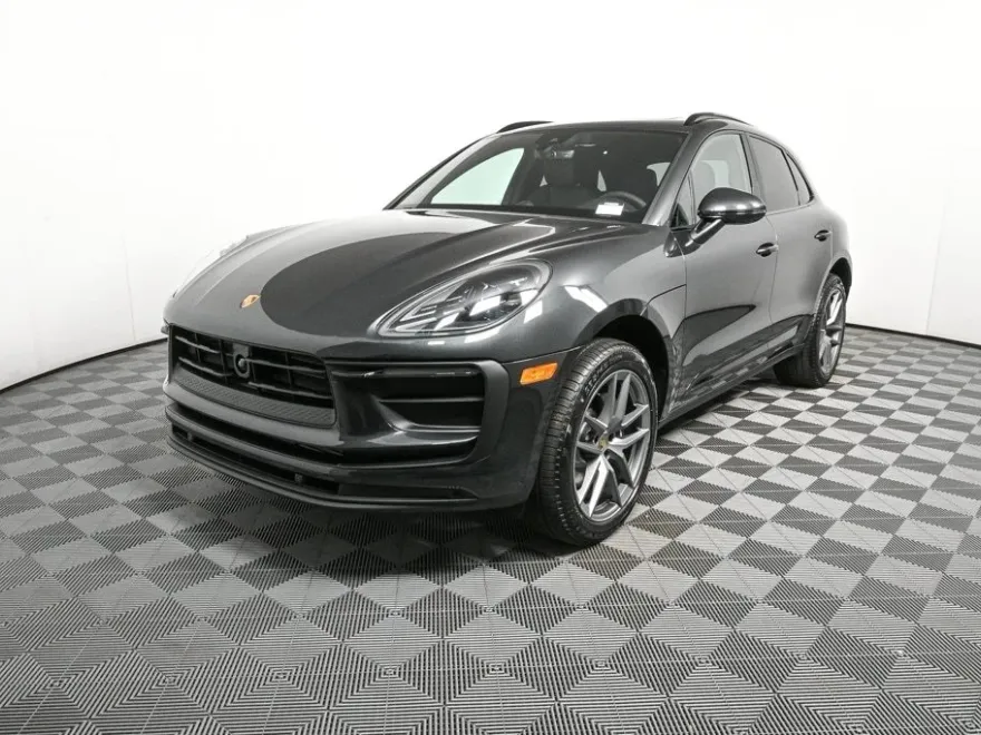 2026 Porsche Macan T photo 1