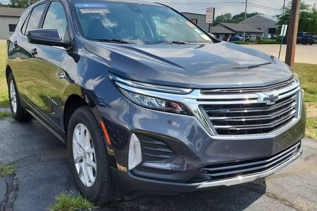 2023 Chevrolet Equinox LT photo 1