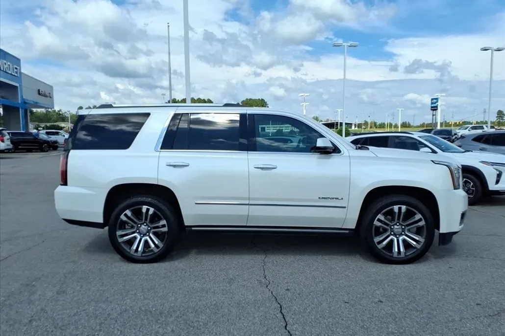 2017 Gmc Yukon Denali photo 1