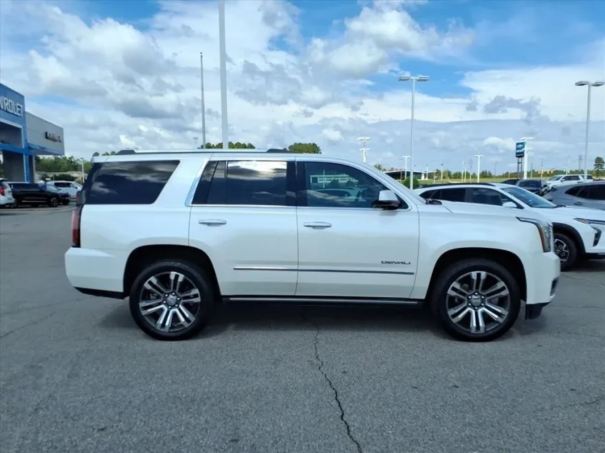 2017 Gmc Yukon Denali photo 1