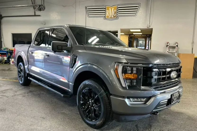 2023 Ford F-150 XLT photo 1
