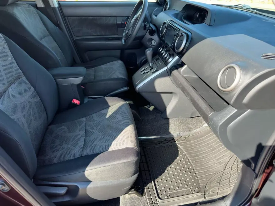 2015 Scion xB Base photo 16