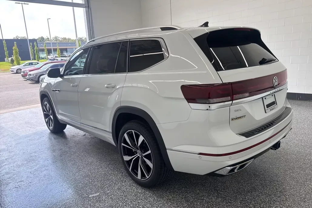 2026 Volkswagen Atlas SEL Premium R-Line photo 1