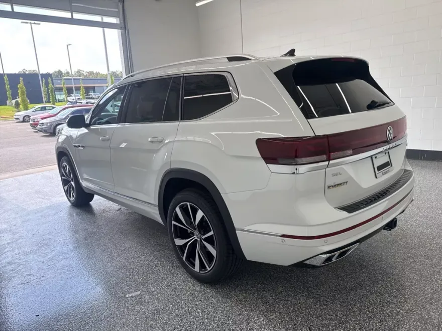 2026 Volkswagen Atlas SEL Premium R-Line photo 1
