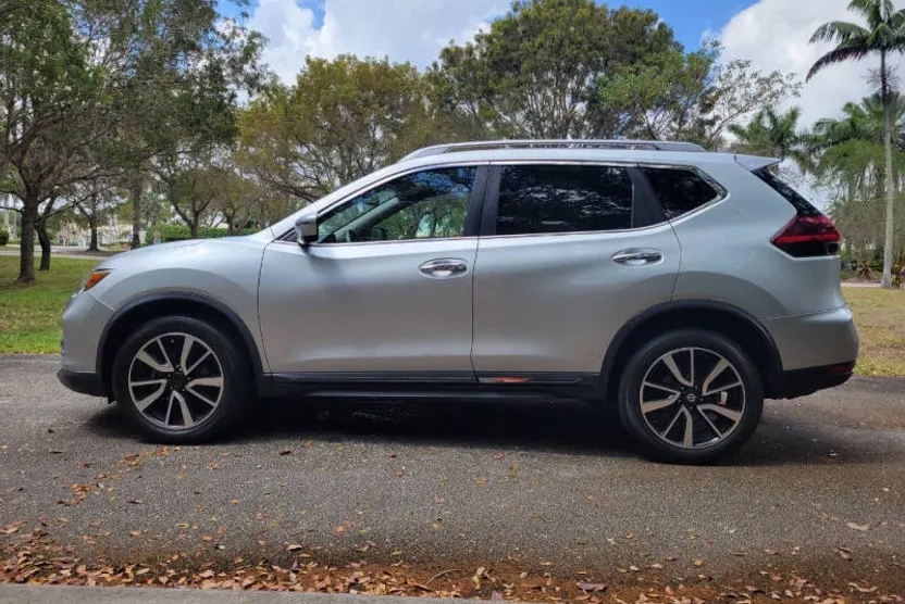 2019 Nissan Rogue SL photo 1