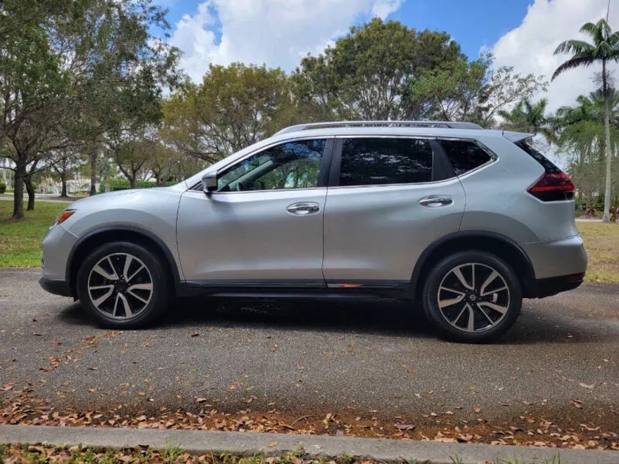 2019 Nissan Rogue SL photo 1