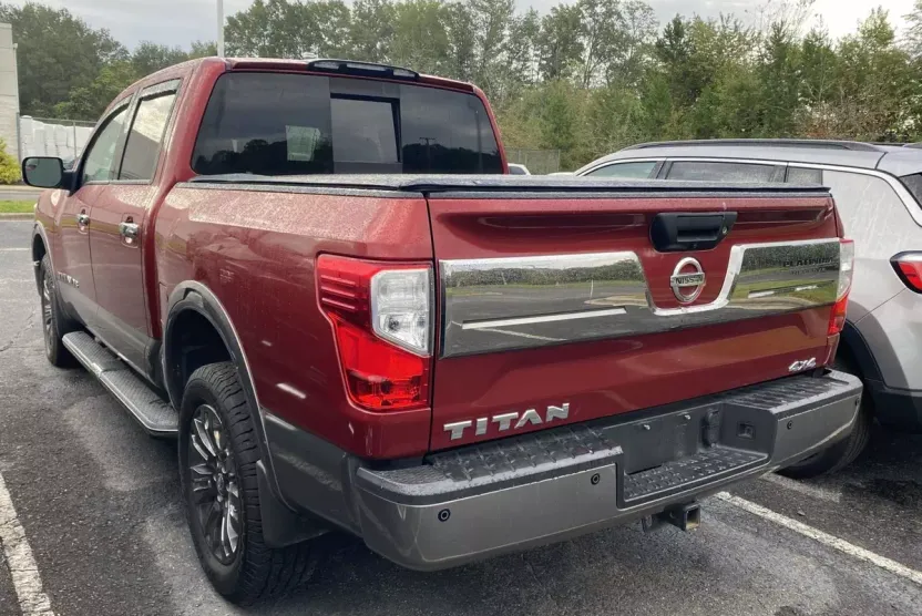 2019 Nissan Titan Platinum Reserve photo 1