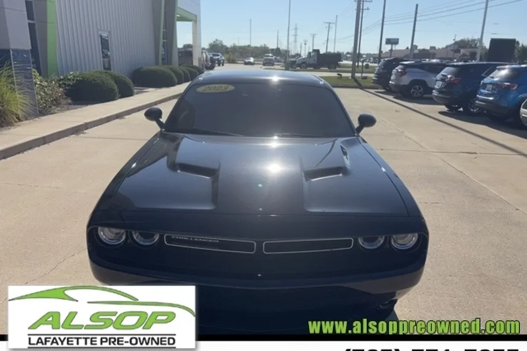 2023 Dodge Challenger SXT photo 1
