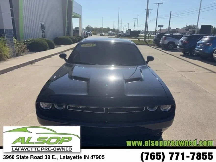 2023 Dodge Challenger SXT photo 1