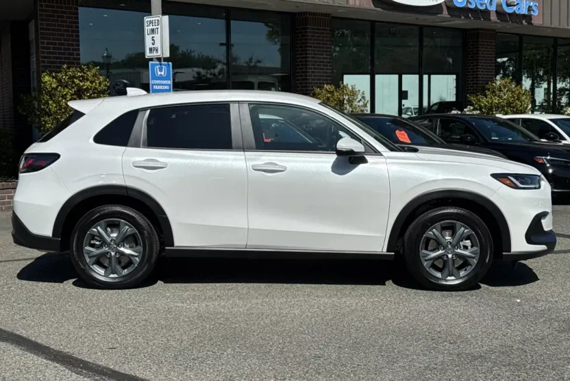 2026 Honda HR-V LX photo 1