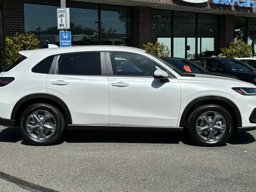 2026 Honda HR-V LX photo 1