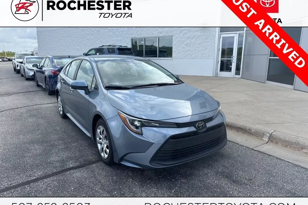 2023 Toyota Corolla LE photo 1
