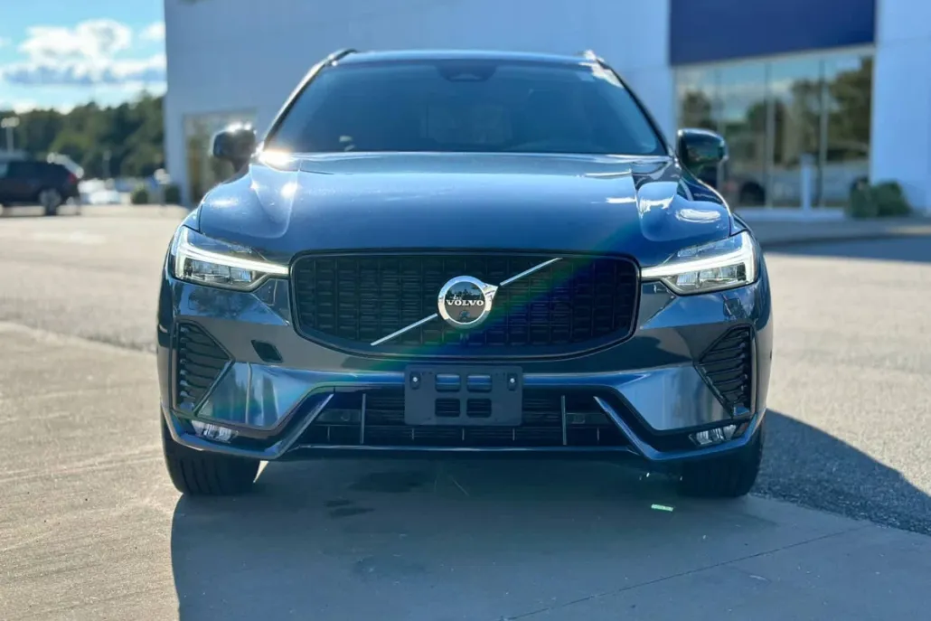 2023 Volvo XC60 B5 Plus photo 1