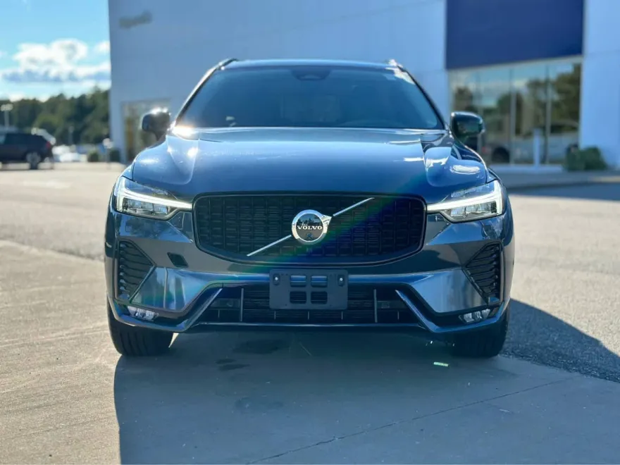 2023 Volvo XC60 B5 Plus photo 1