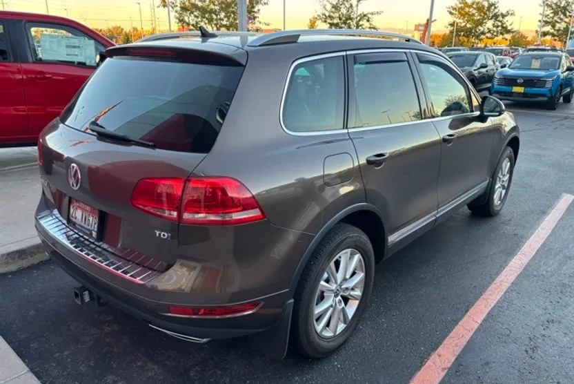 2014 Volkswagen Touareg V6 TDI photo 1