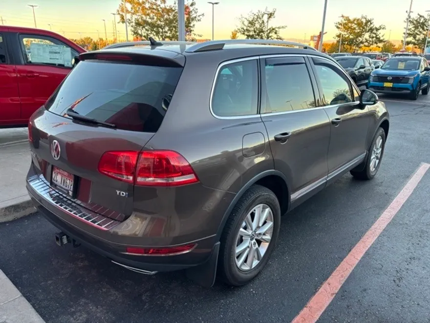 2014 Volkswagen Touareg V6 TDI photo 1