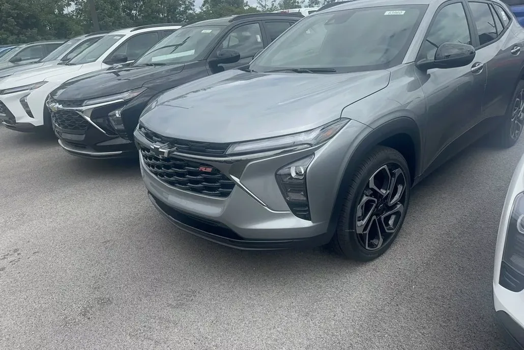 2025 Chevrolet Trax LT photo 1