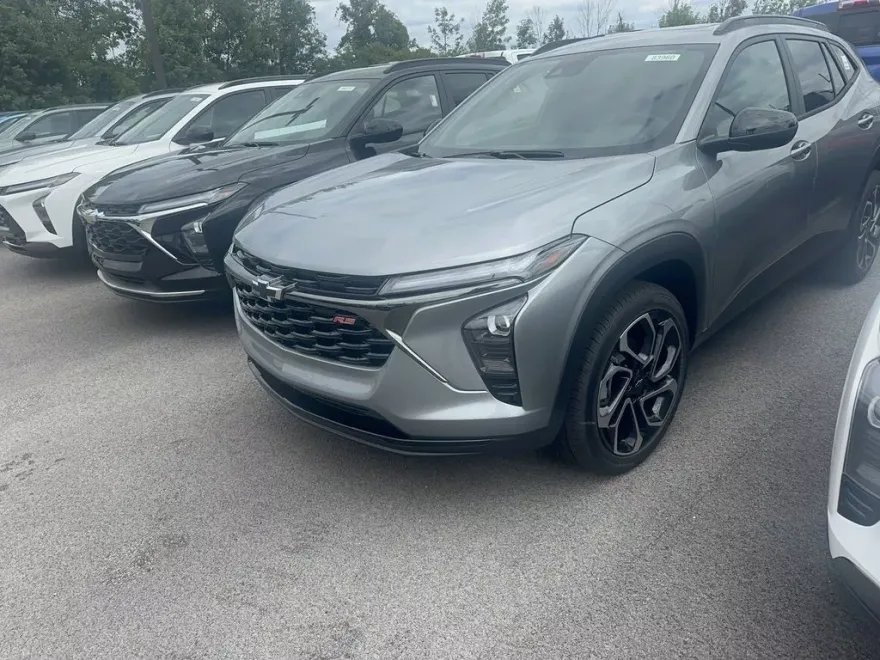 2025 Chevrolet Trax LT photo 1