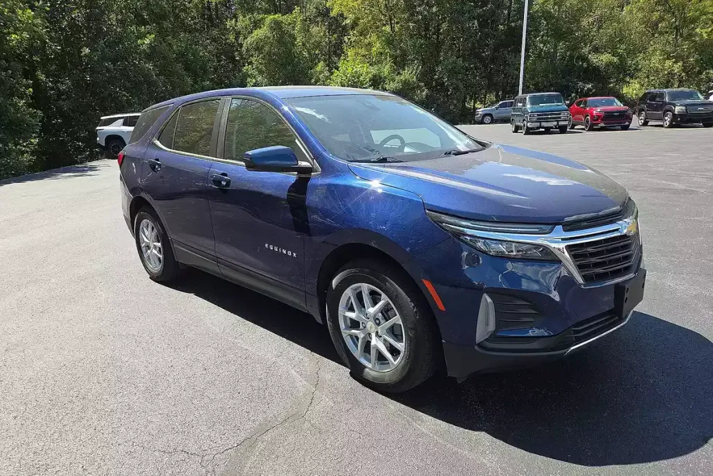 2023 Chevrolet Equinox LT photo 1