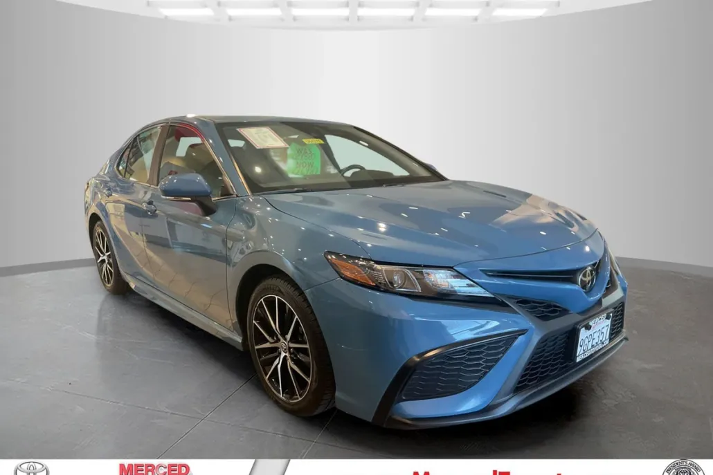2023 Toyota Camry SE photo 1