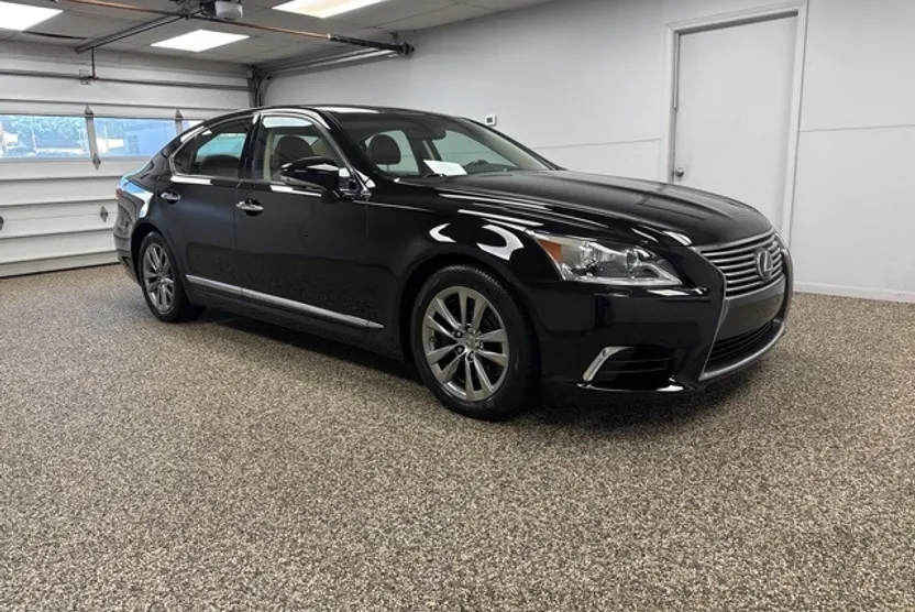 2016 Lexus LS 460 photo 1