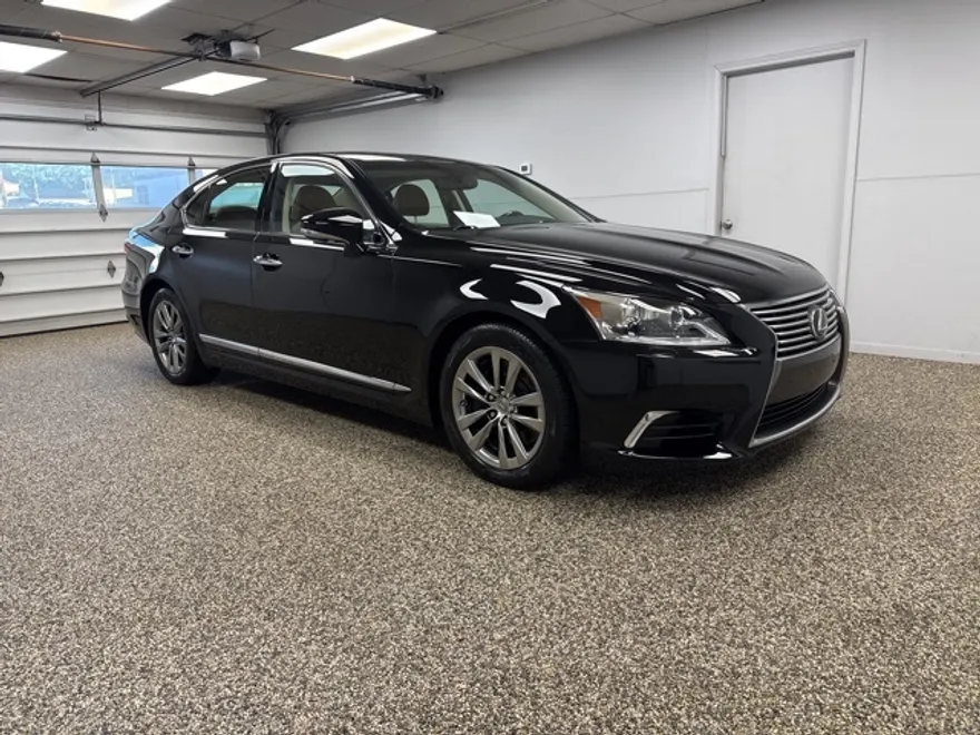 2016 Lexus LS 460 photo 1