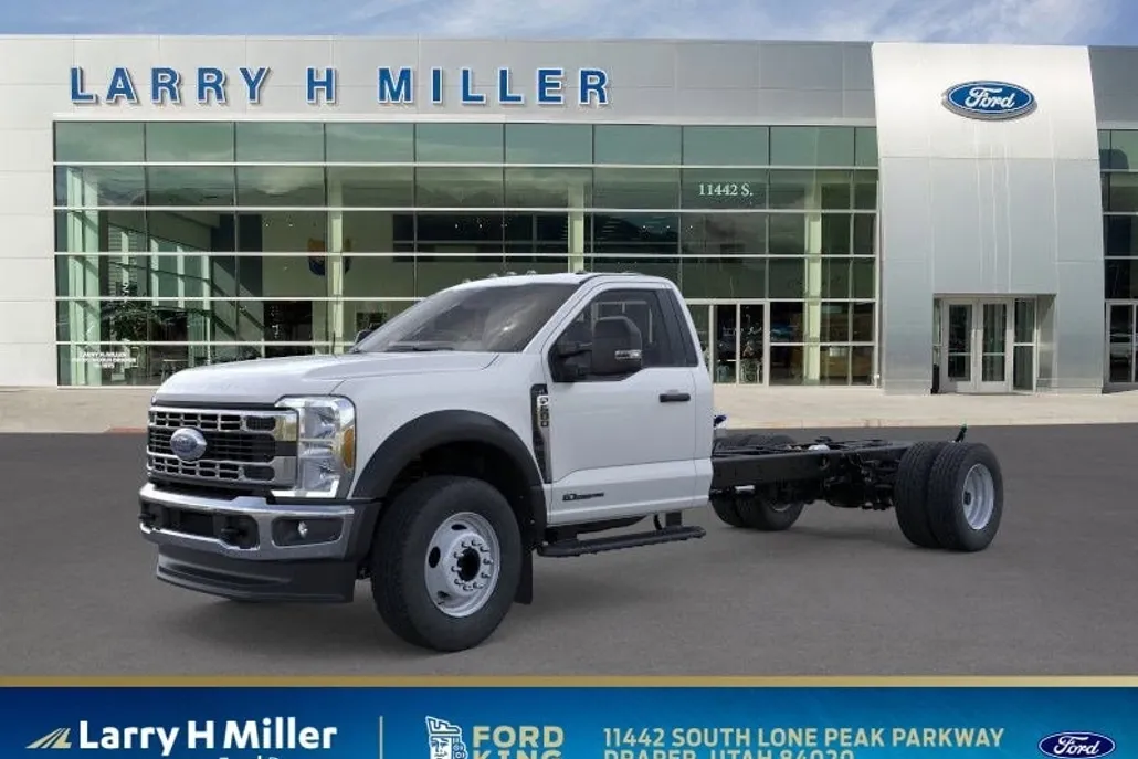 2025 Ford F-600 photo 1