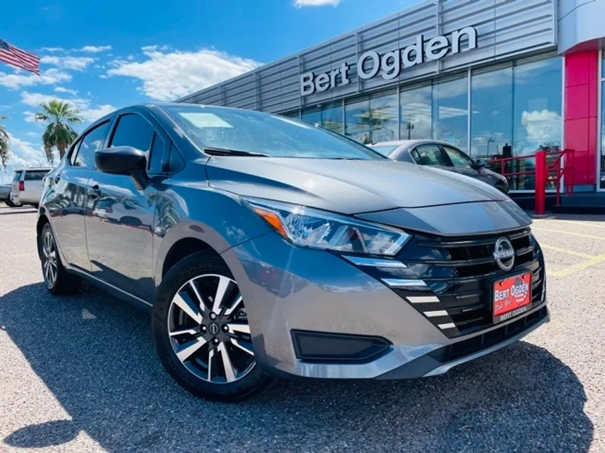 2024 Nissan Versa 1.6 S photo 1