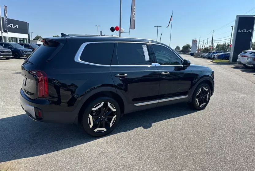2024 Kia Telluride S photo 1